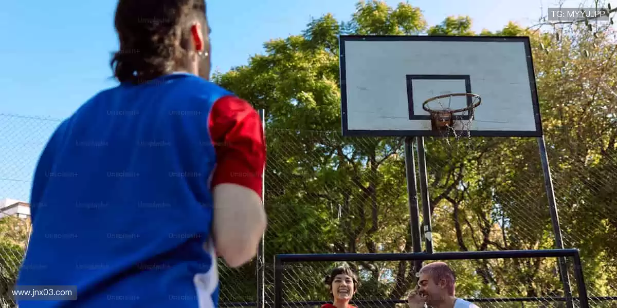 🎧官方正品周边直供,把赛场荣耀穿在身上!🏅